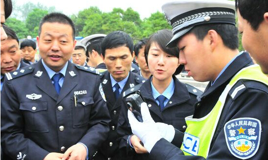 山西高速交警四支隊提高思想覺悟，使用執(zhí)法記錄儀強化管理！