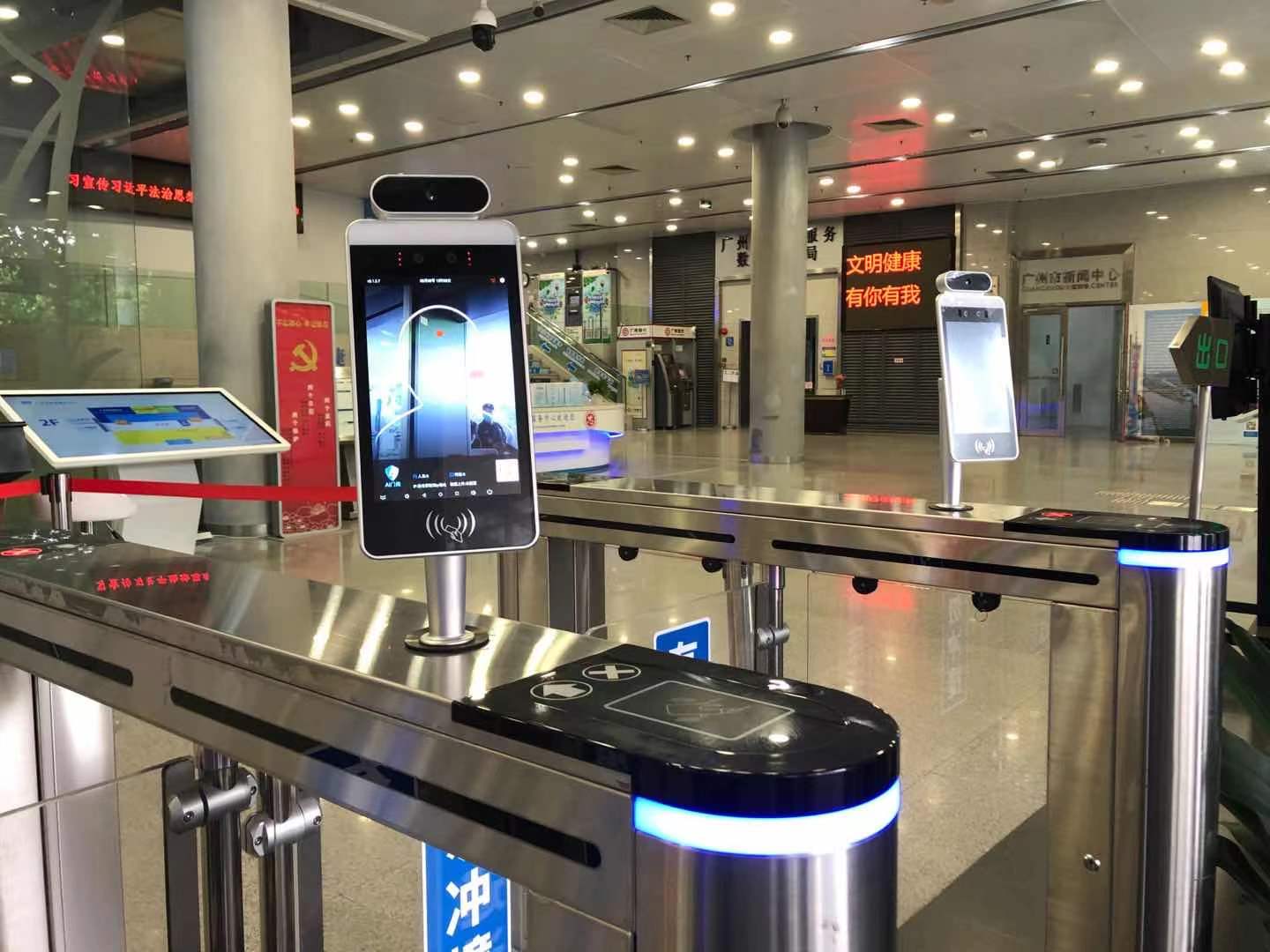 廣州政務(wù)中心使用明創(chuàng)AI門崗 刷身份證快速獲取穗康碼驗證通行