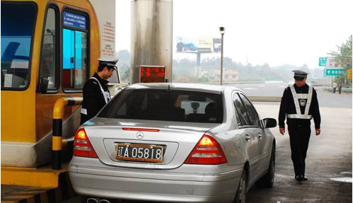 男子使用假證還毒駕，民警一眼識(shí)破