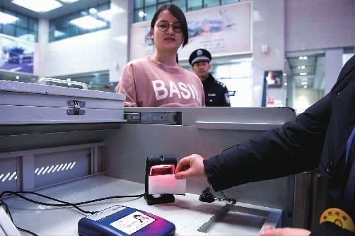 客運啟用身份證讀卡器，實行實名制購票