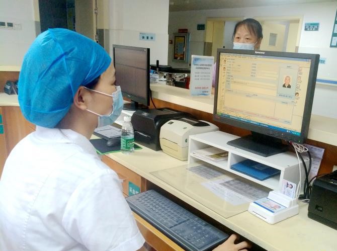 多功能身份證社?？ㄗx卡器